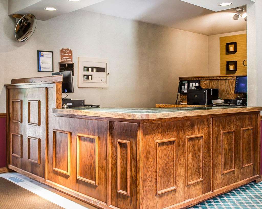 Quality Inn Petoskey-Harbor Springs Интерьер фото