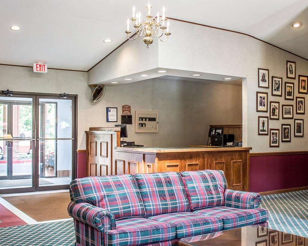 Quality Inn Petoskey-Harbor Springs Интерьер фото