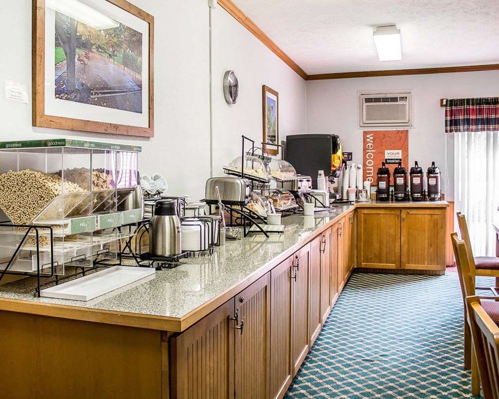 Quality Inn Petoskey-Harbor Springs Ресторан фото
