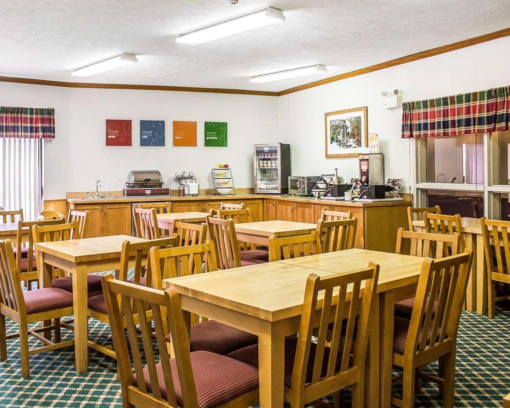 Quality Inn Petoskey-Harbor Springs Ресторан фото